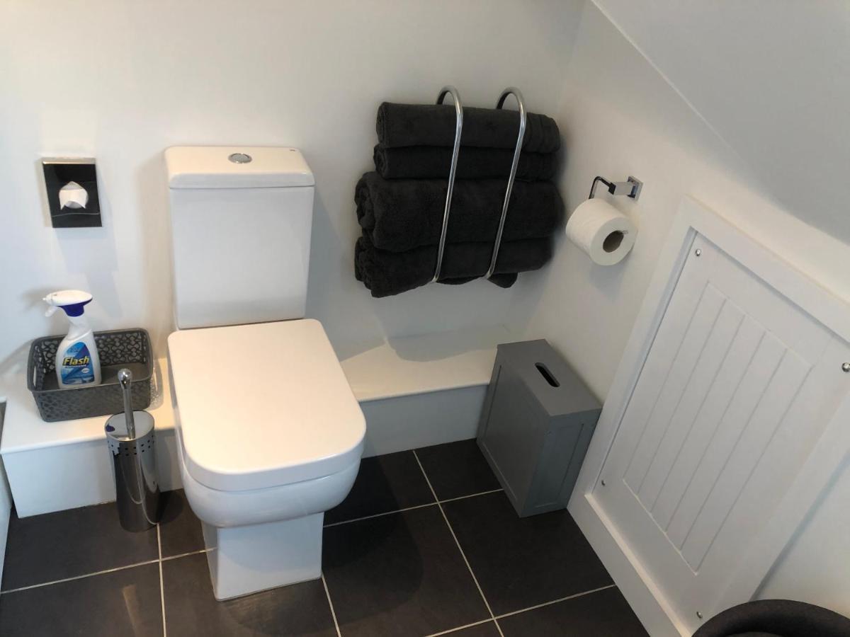 The Hideaway: Coastal With Access Apartment Lymington