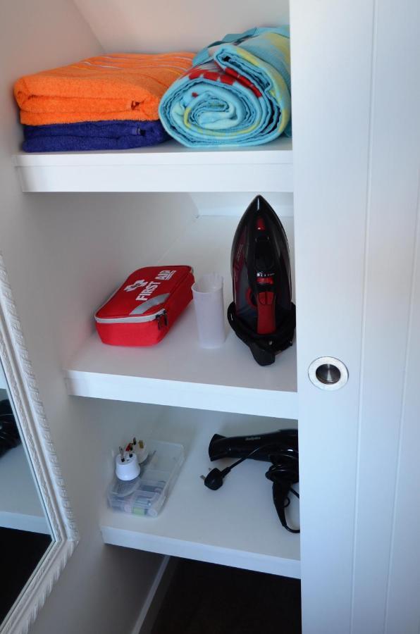 The Hideaway: Coastal With Access Apartment Lymington