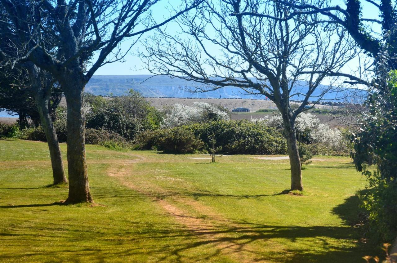 The Hideaway: Coastal With Access * Lymington
