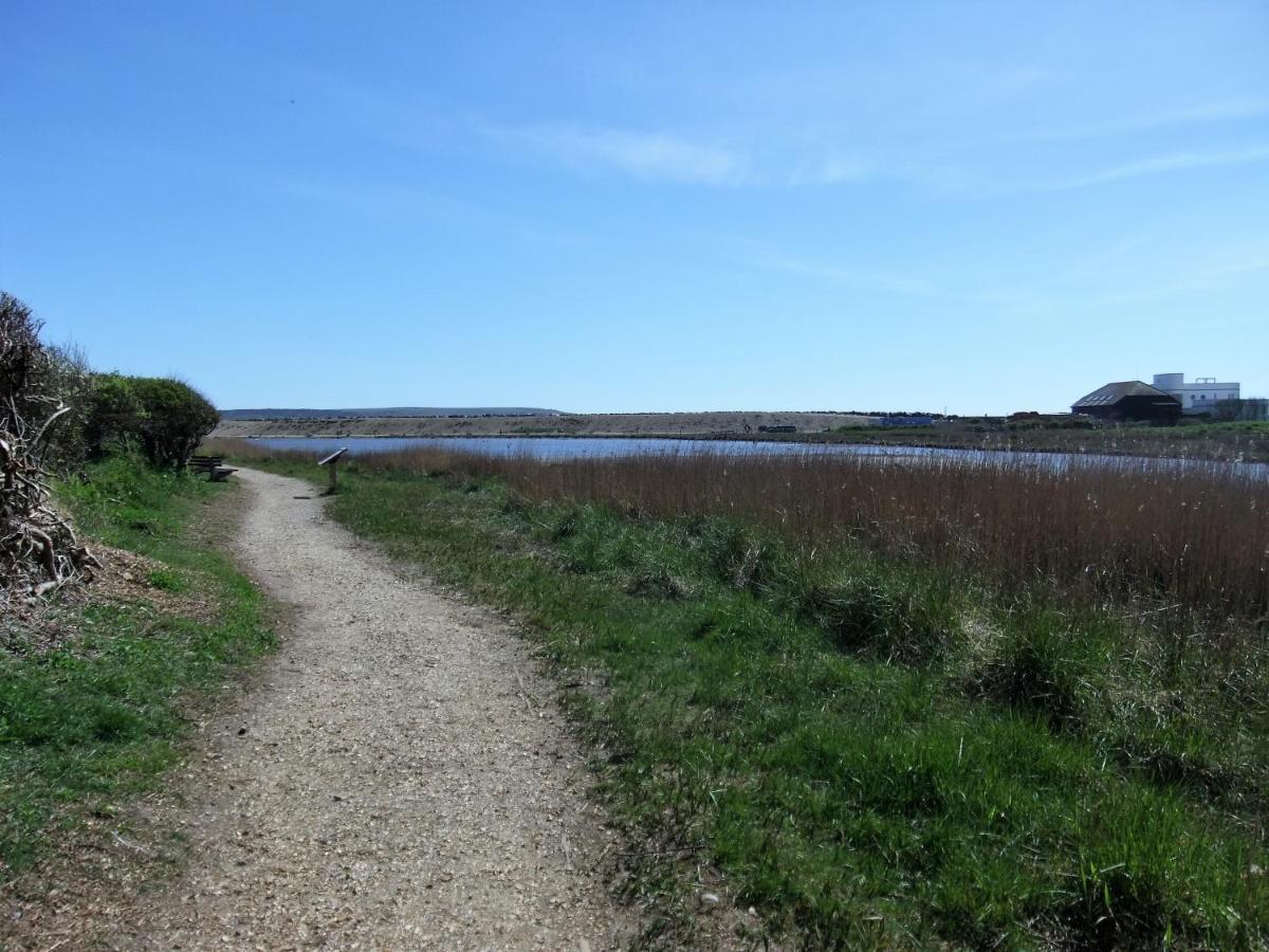 The Hideaway: Coastal With Access Apartment Lymington