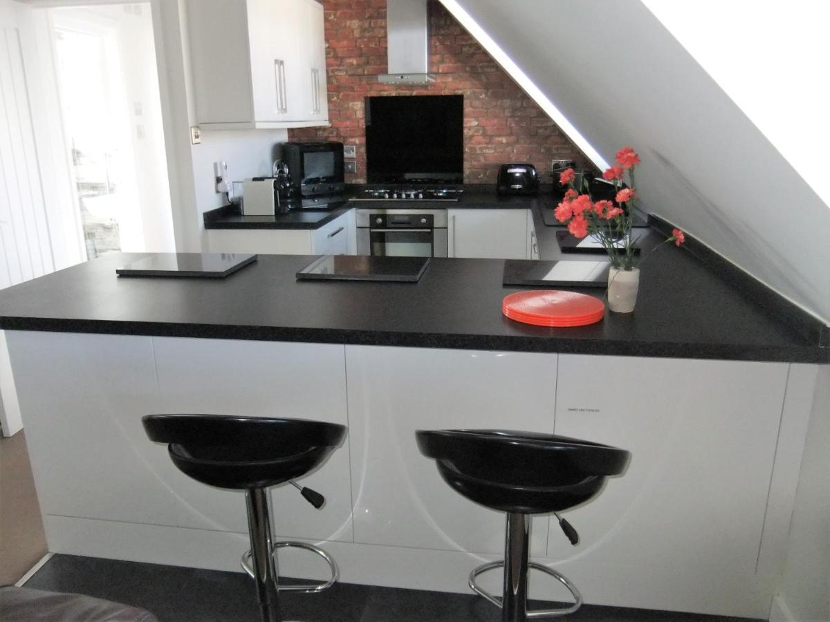 The Hideaway: Coastal With Access Lymington