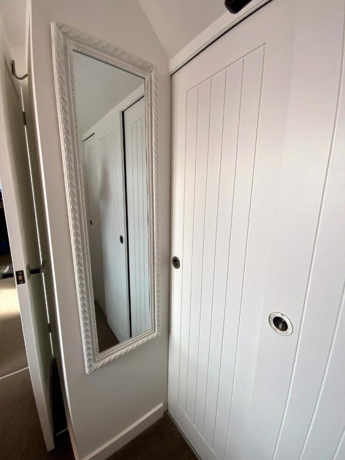The Hideaway: Coastal With Access Apartment Lymington