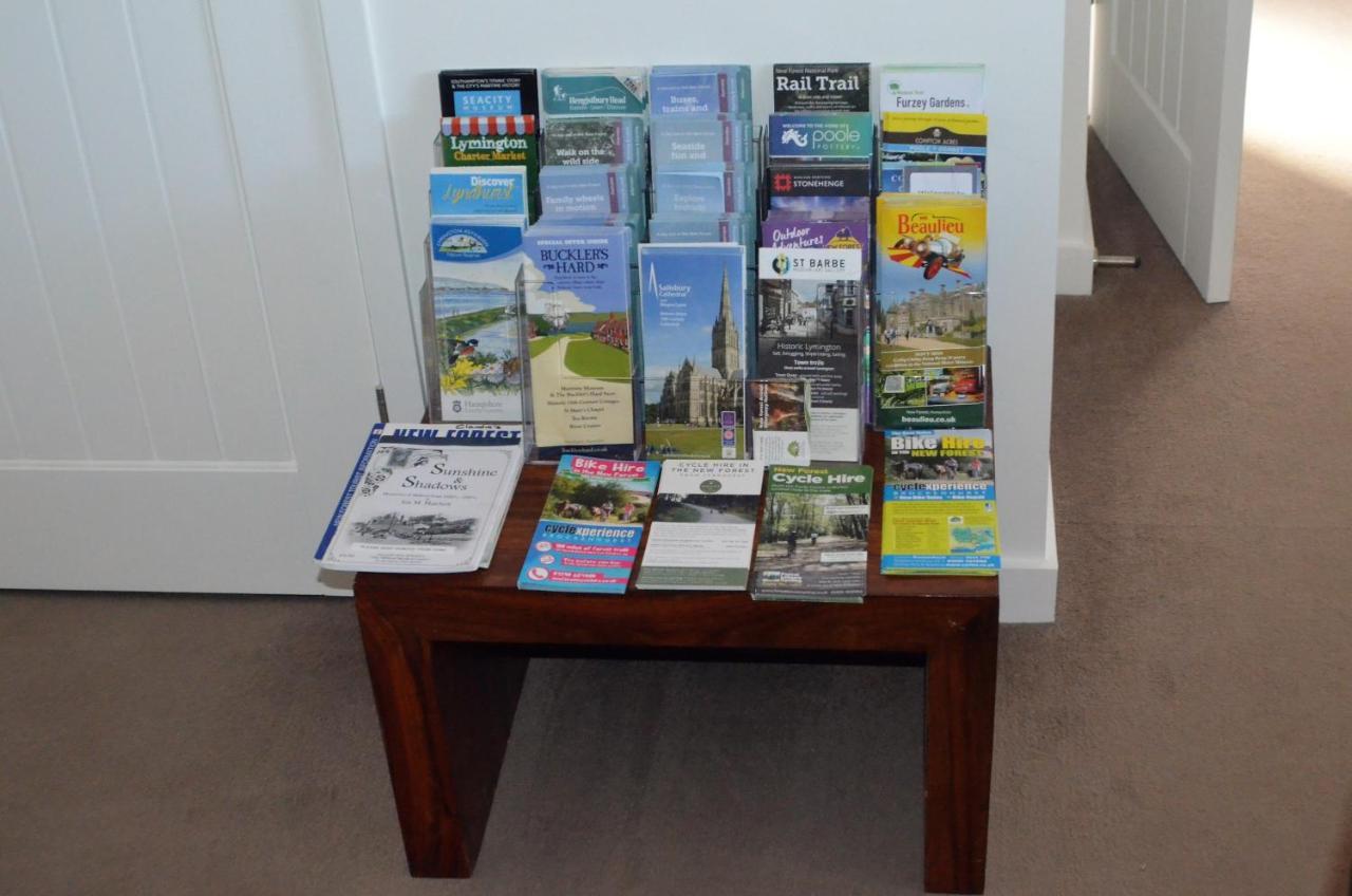 The Hideaway: Coastal With Access Apartment Lymington