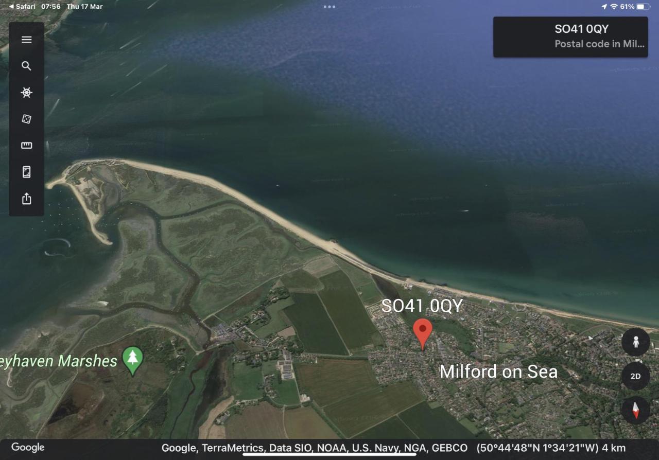 The Hideaway: Coastal With Access Apartment *