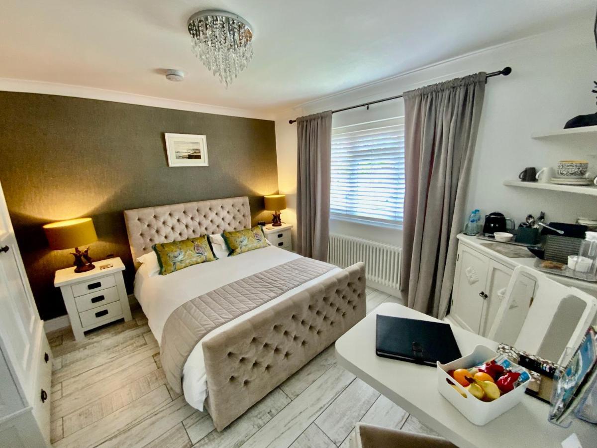The Knightwood Oak: Luxury King With Private Entrance In