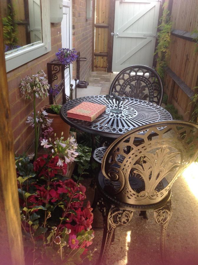 The Knightwood Oak: Luxury King With Private Entrance In Bed & Breakfast
