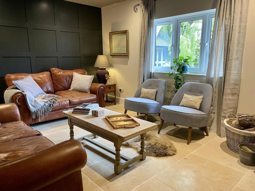 Beautiful 3 Bed In Lymington. Perfectly Located For Coast And New Forest Lymington