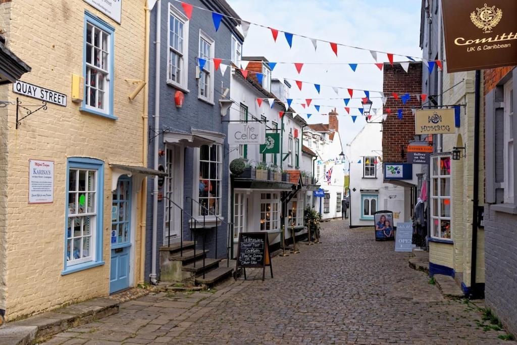 Beautiful 3 Bed In Lymington. Perfectly Located For Coast And New Forest * Lymington