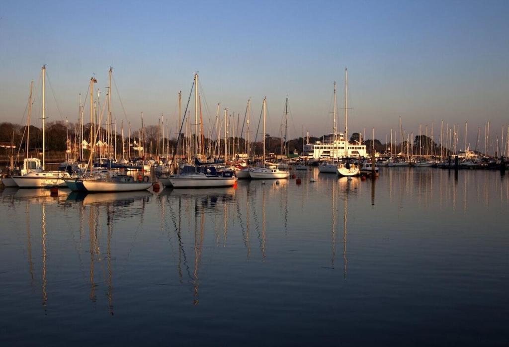 Beautiful 3 Bed In Lymington. Perfectly Located For Coast And New Forest Holiday home *