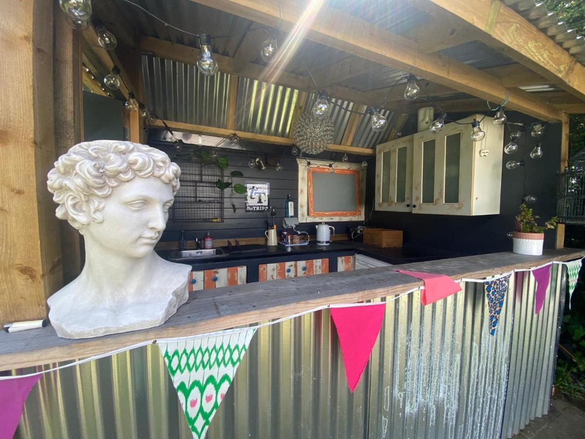 Luxury tent Secret Garden Glamping Lymington