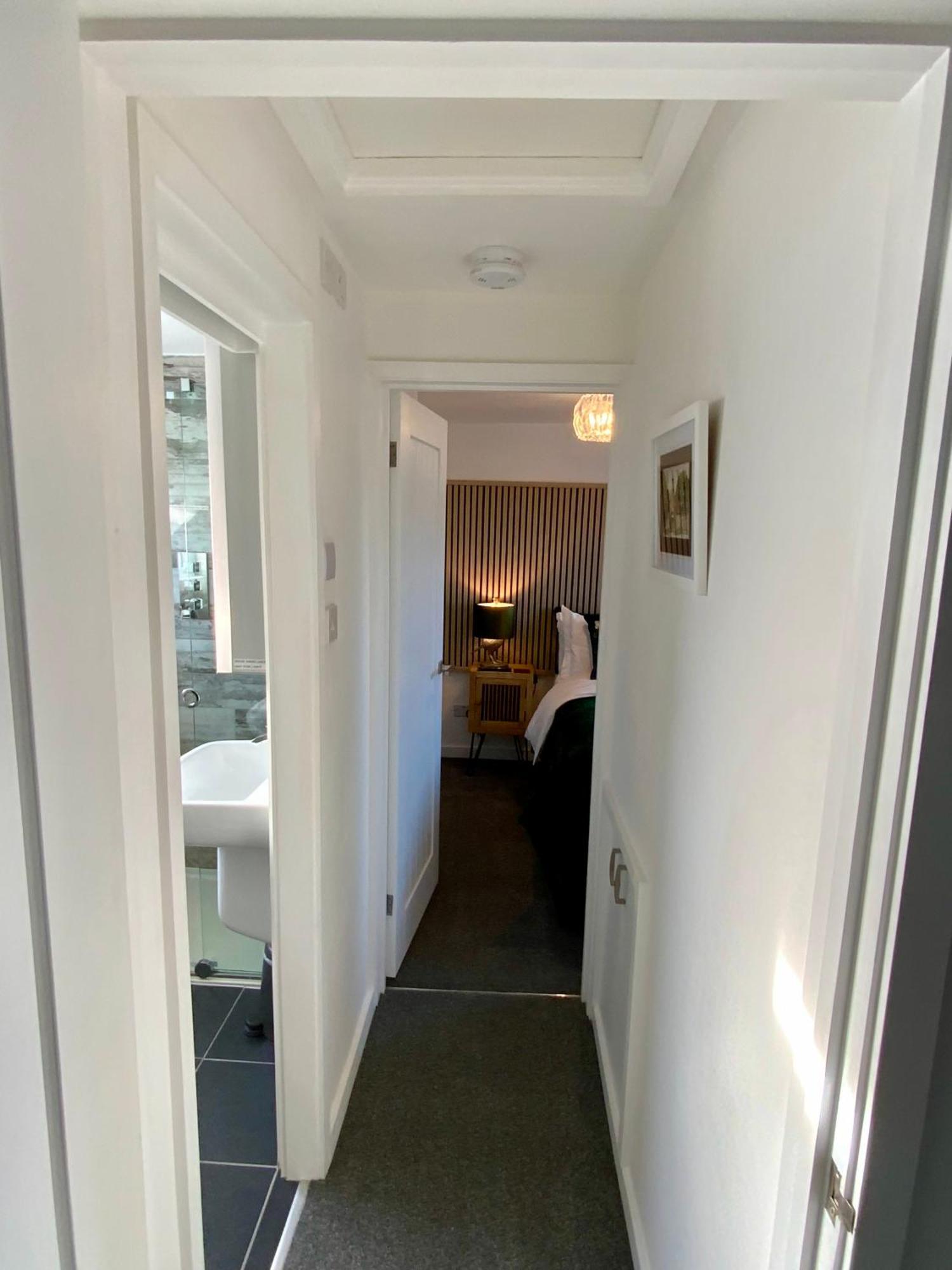 The Hideaway: Coastal With Access Apartment Lymington