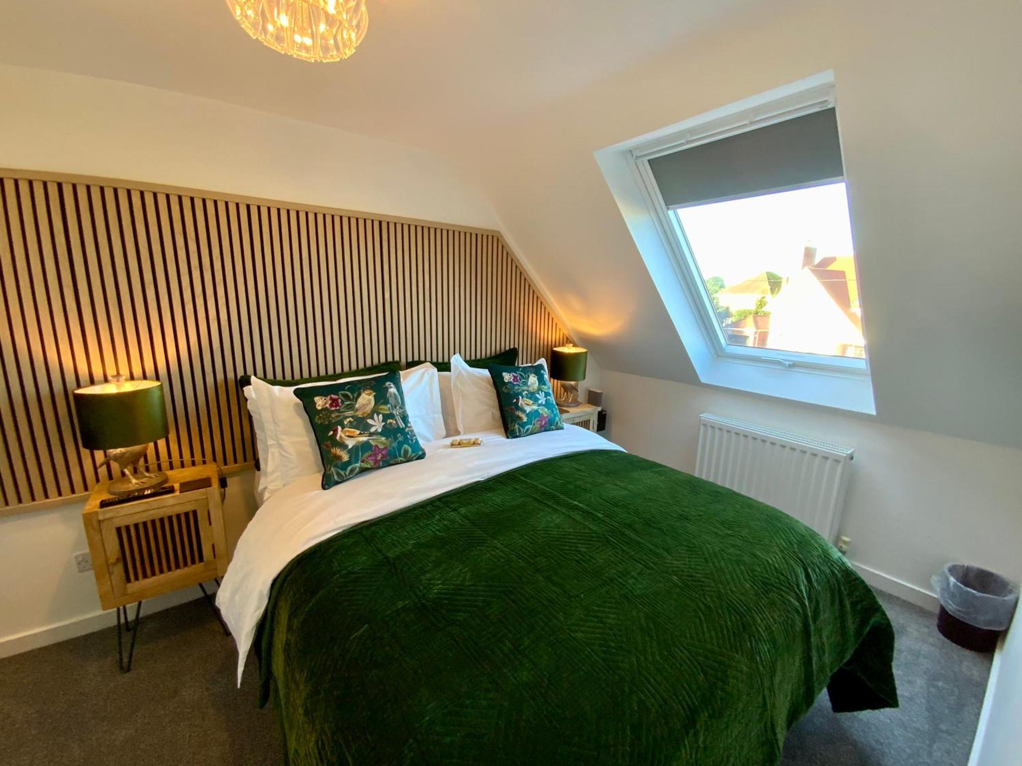 The Hideaway: Coastal With Access * Lymington