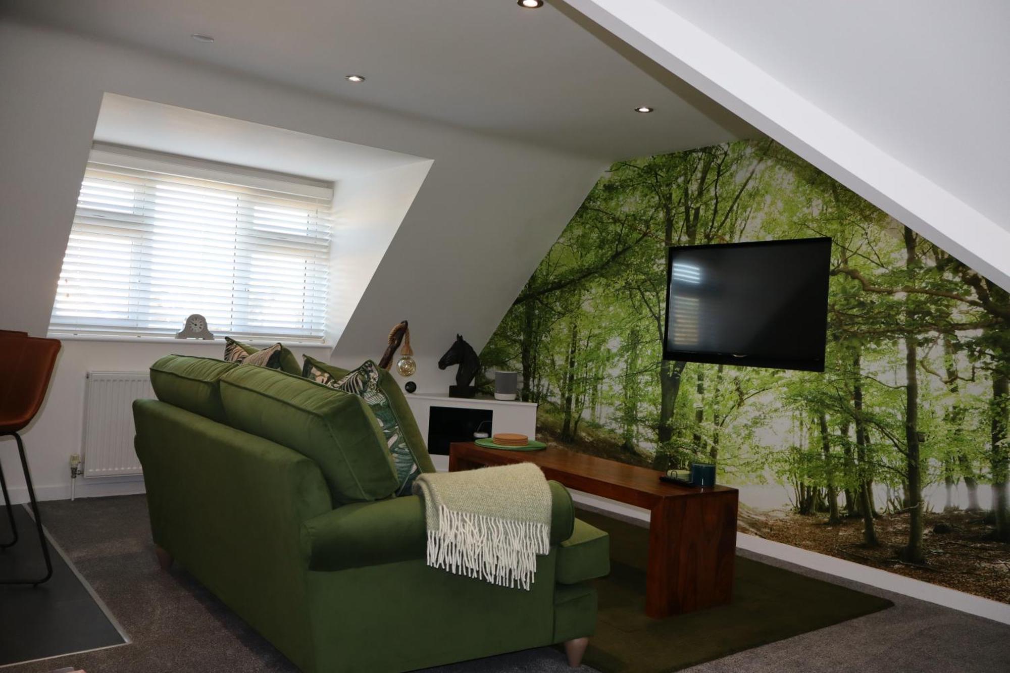 The Hideaway: Coastal With Access * Lymington