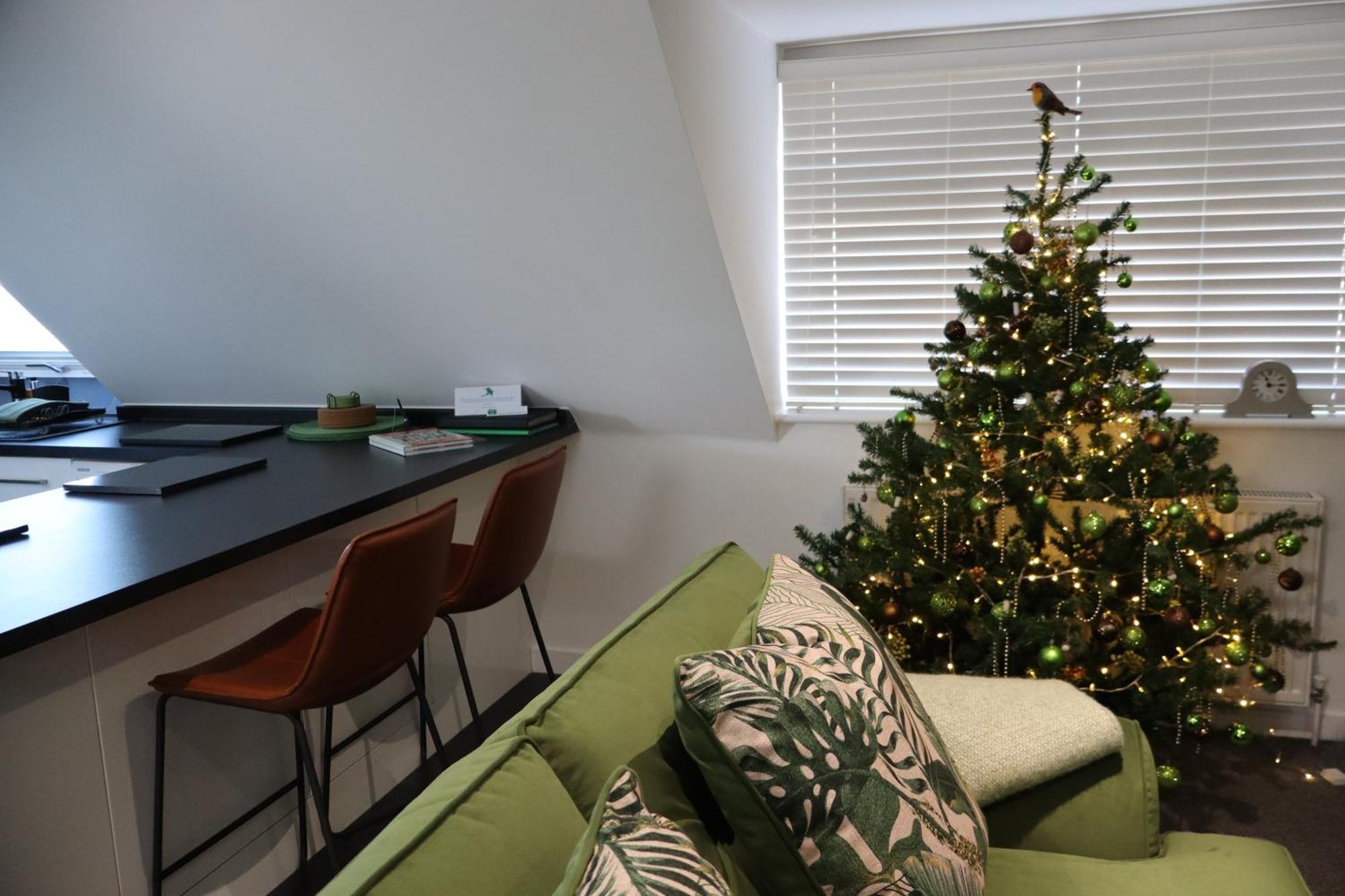 The Hideaway: Coastal With Access Apartment *