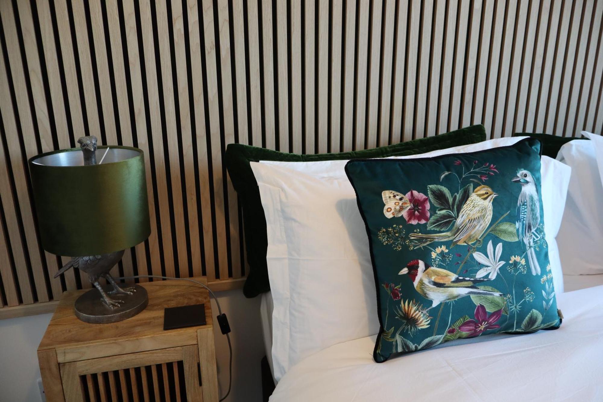 The Hideaway: Coastal With Access *