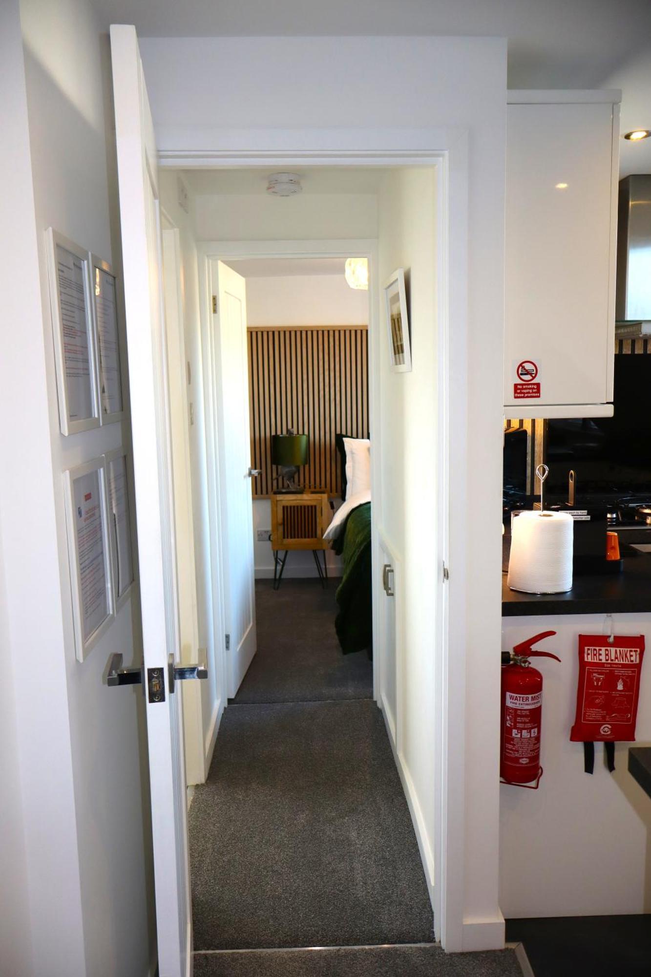 The Hideaway: Coastal With Access Apartment *