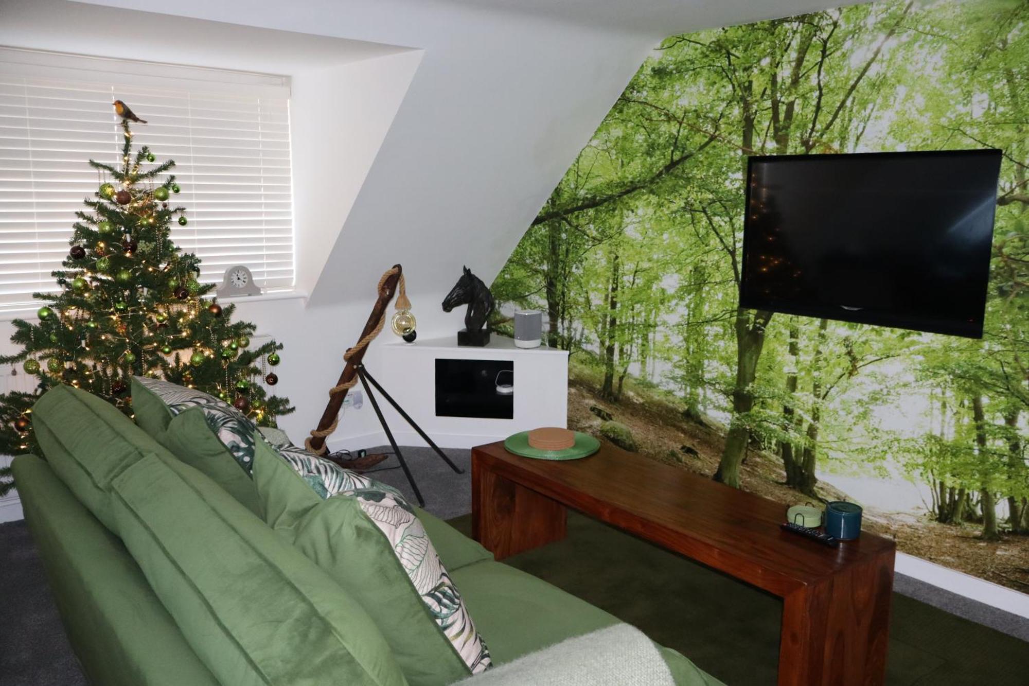 The Hideaway: Coastal With Access *