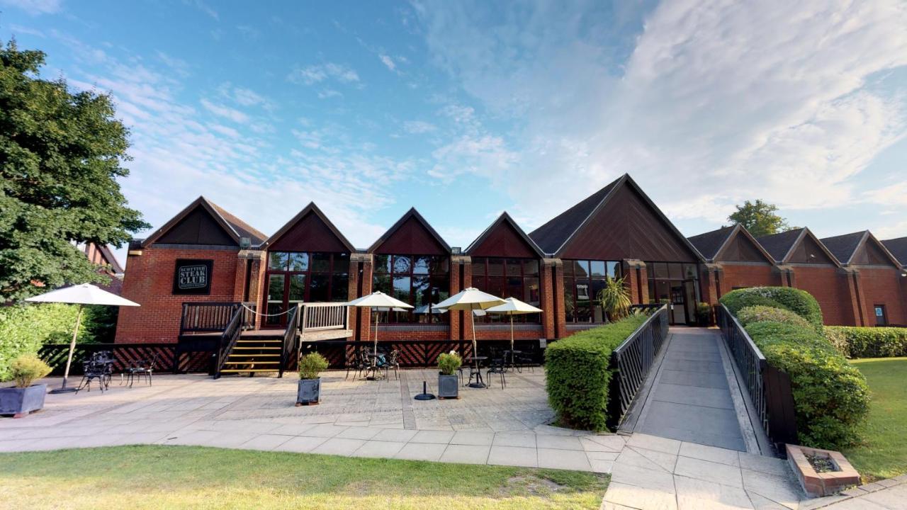 Macdonald Elmers Court 4*