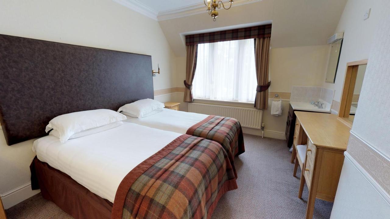 Macdonald Elmers Court 4*
