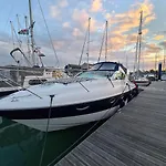 Y-Knot-Two Bedroom Luxury Motor Boat In Lymington