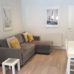 Large Modern Self Contained Apartment In Lymington
