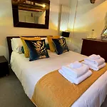 Stunning Luxury Apartment In Central Lymington