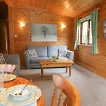 16 Amber Wood Lodge