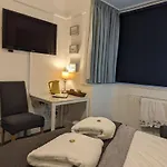 En-Suite Nook Near Forest & Sea, Super Value With Fridge, Microwave And Tv