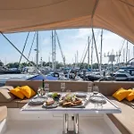 2Br Heated Yacht, Lymington Centre, Beautiful View