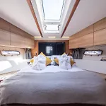 2Br Heated Yacht, Lymington Centre, Beautiful View
