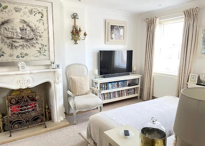 Beautiful Lymington New Forest Getaway