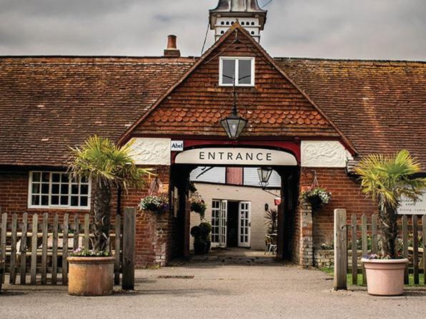 The Walhampton Arms Bed & Breakfast 3*