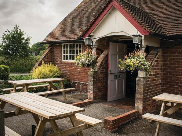 Bed & Breakfast The Walhampton Arms