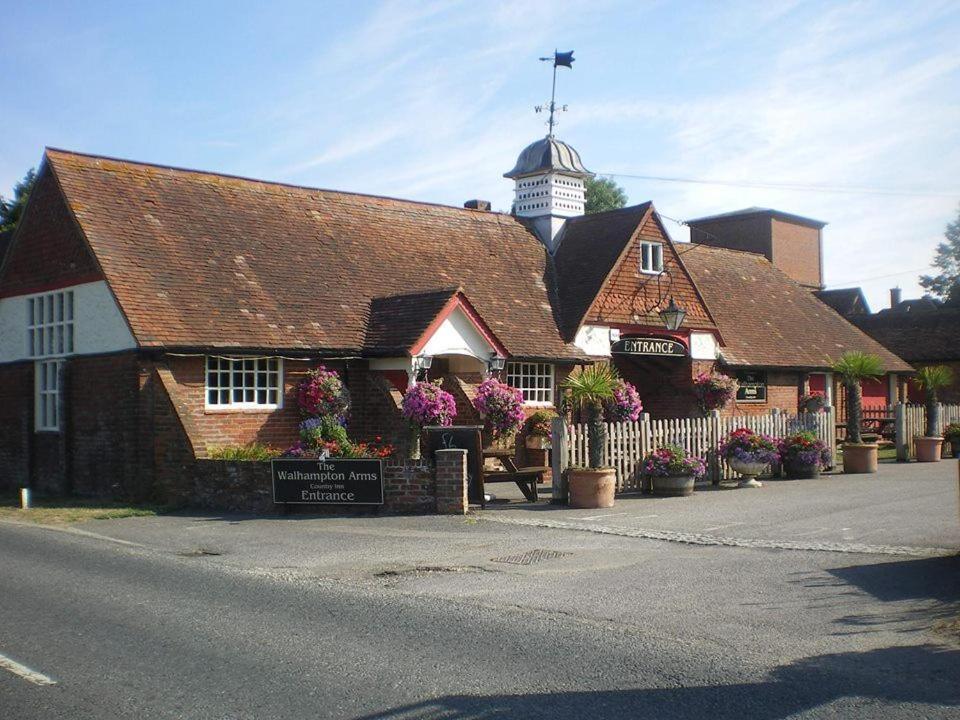 Bed & Breakfast The Walhampton Arms 3*