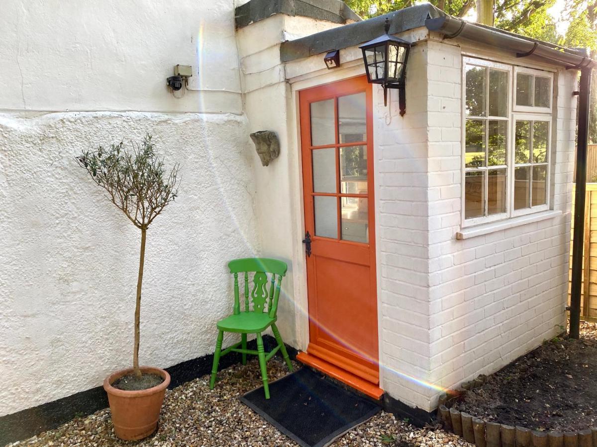 Holly Tree - 3 Bedrooms And Large Garden With Optional Glamping Double Outside Holiday home *
