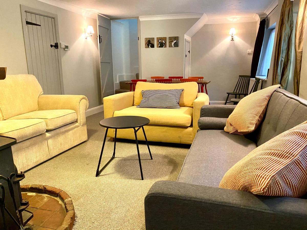 Holiday home Holly Tree - 3 Bedrooms And Large Garden With Optional Glamping Double Outside