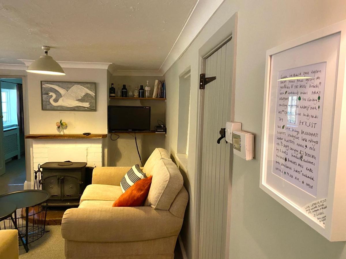 Holly Tree - 3 Bedrooms And Large Garden With Optional Glamping Double Outside