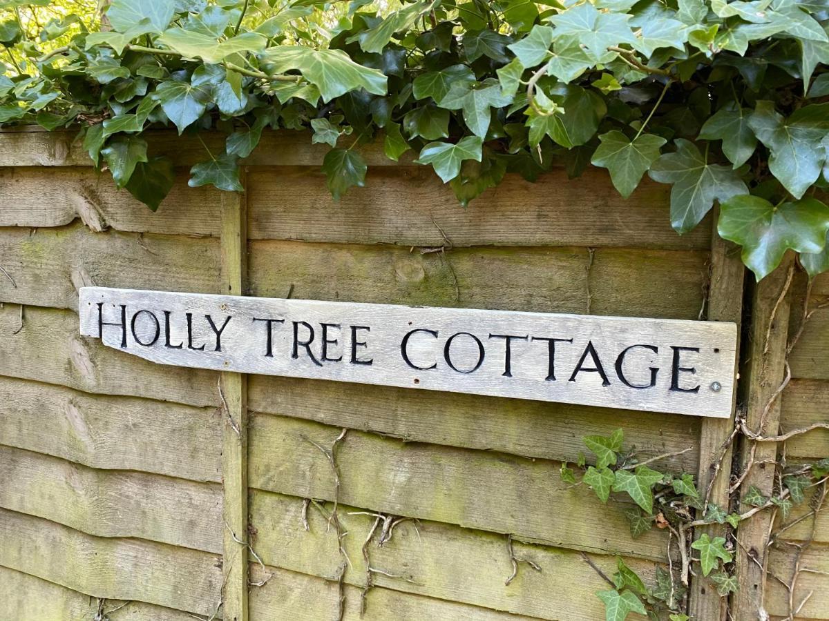 Holly Tree - 3 Bedrooms And Large Garden With Optional Glamping Double Outside Holiday home
