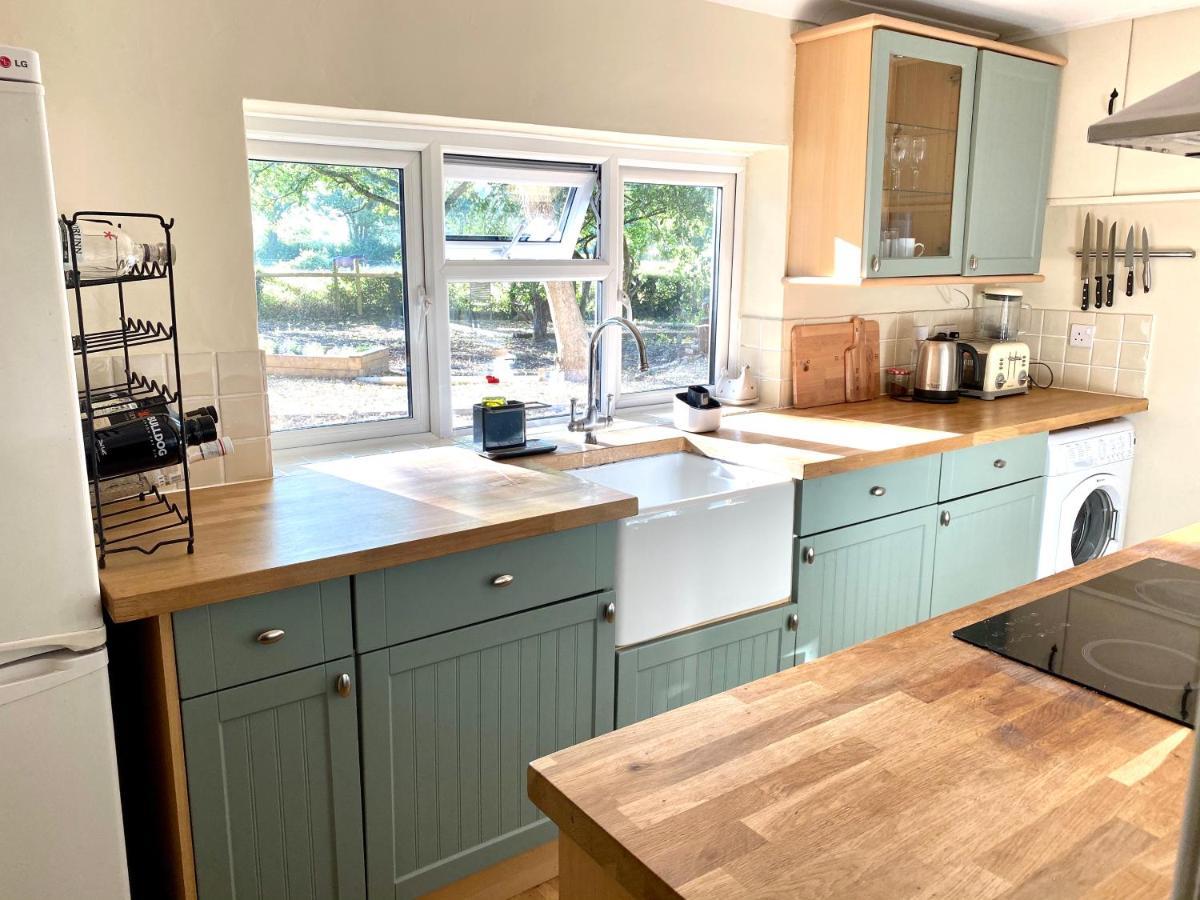 Holly Tree - 3 Bedrooms And Large Garden With Optional Glamping Double Outside Holiday home *