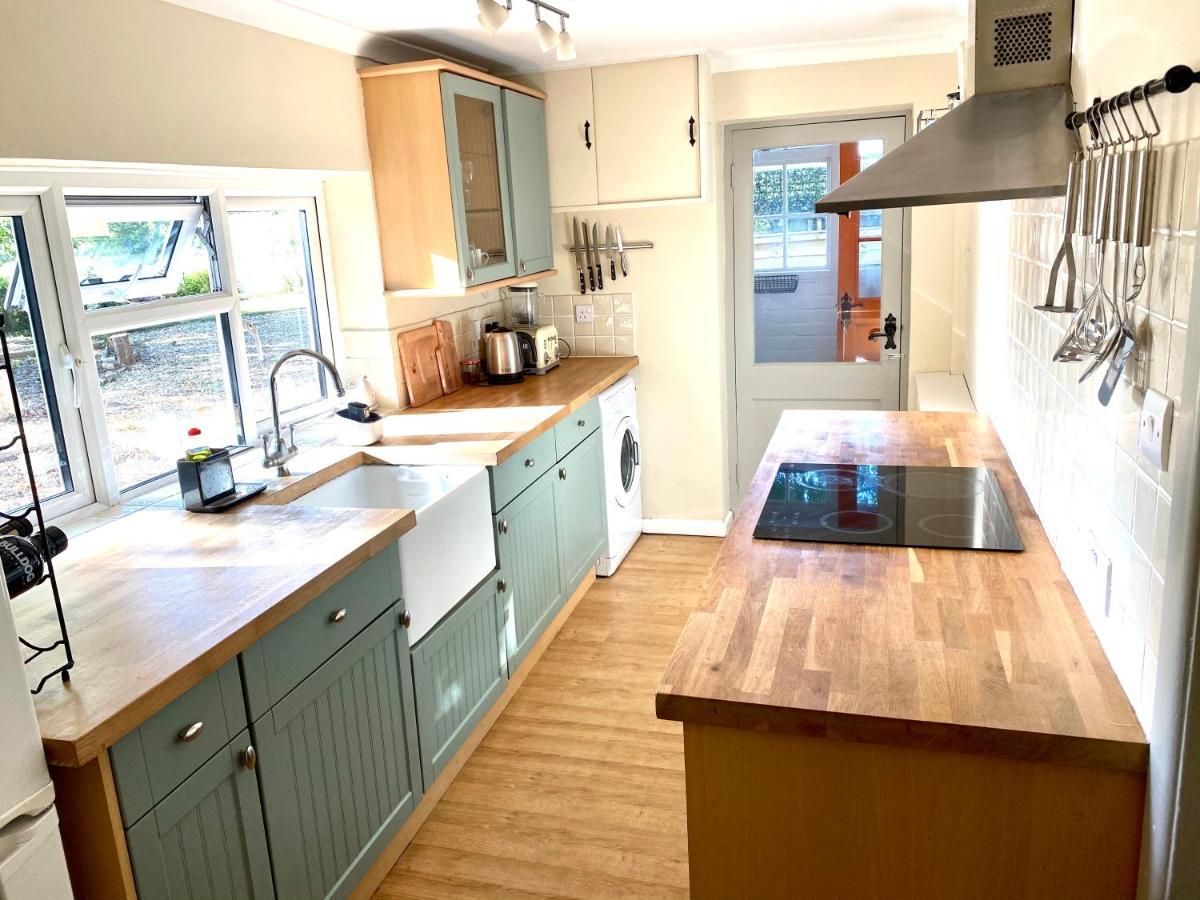 Holly Tree - 3 Bedrooms And Large Garden With Optional Glamping Double Outside Holiday home