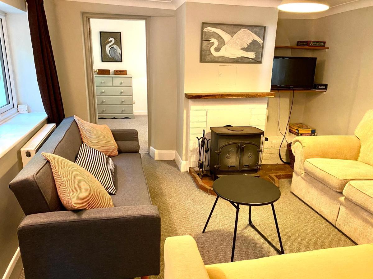 Holly Tree - 3 Bedrooms And Large Garden With Optional Glamping Double Outside Holiday home Lymington