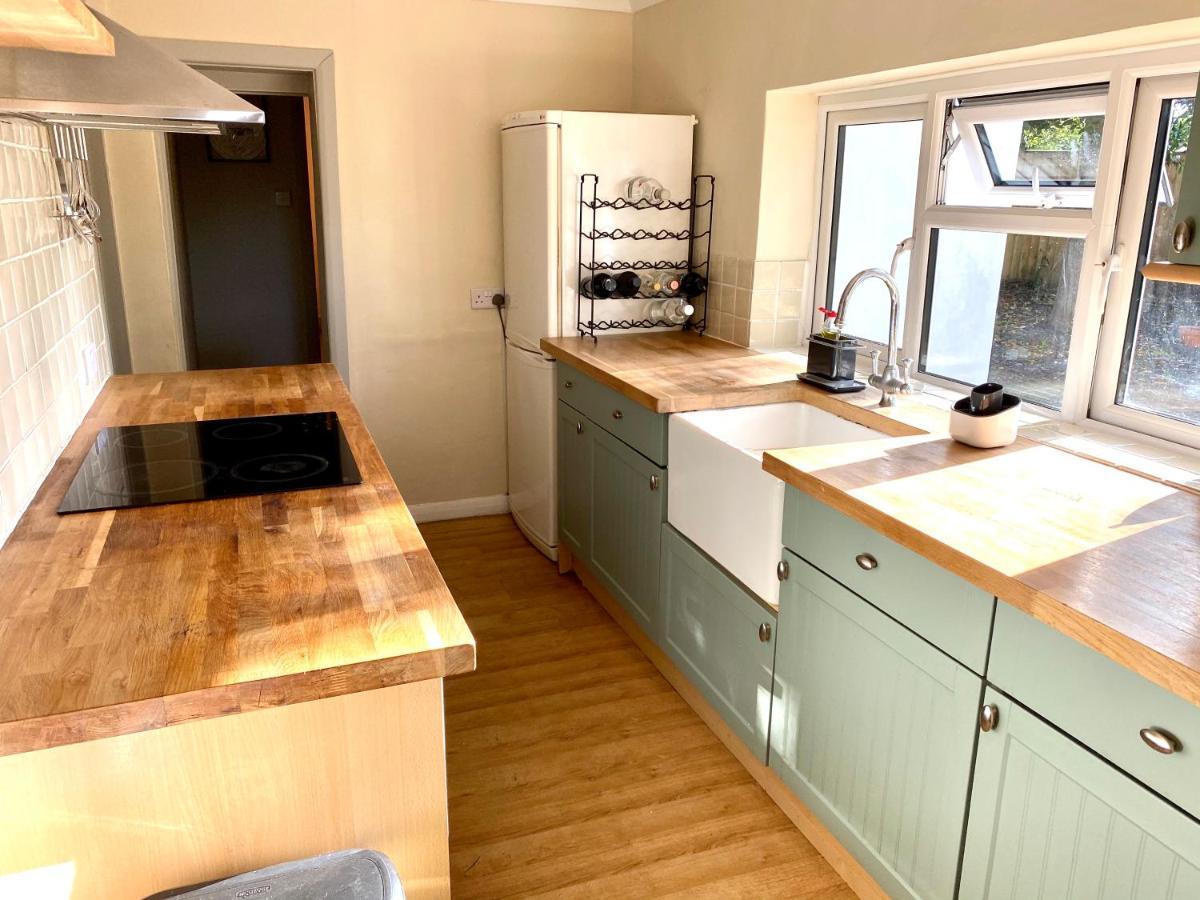 Holly Tree - 3 Bedrooms And Large Garden With Optional Glamping Double Outside Holiday home