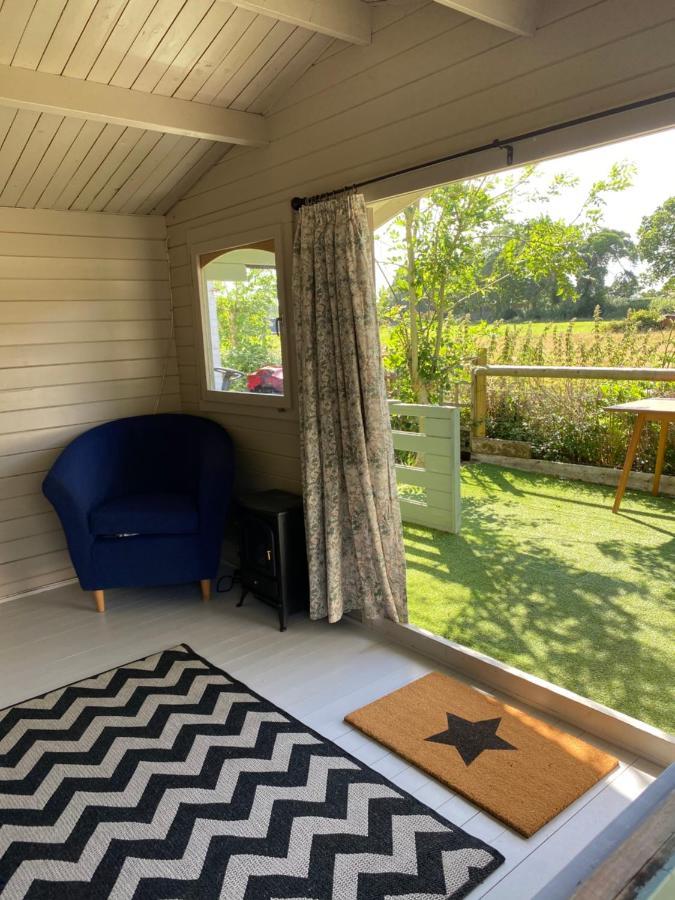 Holly Tree - 3 Bedrooms And Large Garden With Optional Glamping Double Outside Holiday home *