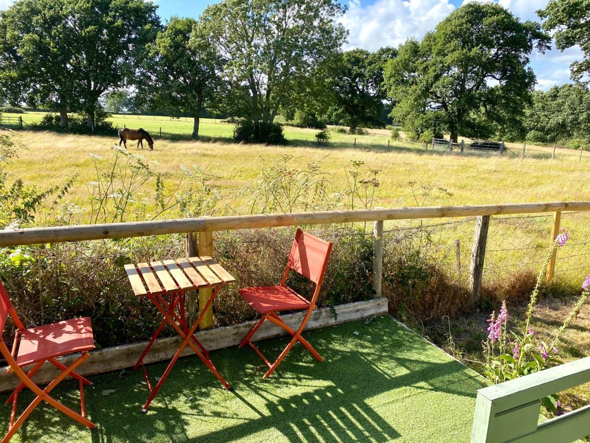 Holly Tree - 3 Bedrooms And Large Garden With Optional Glamping Double Outside *