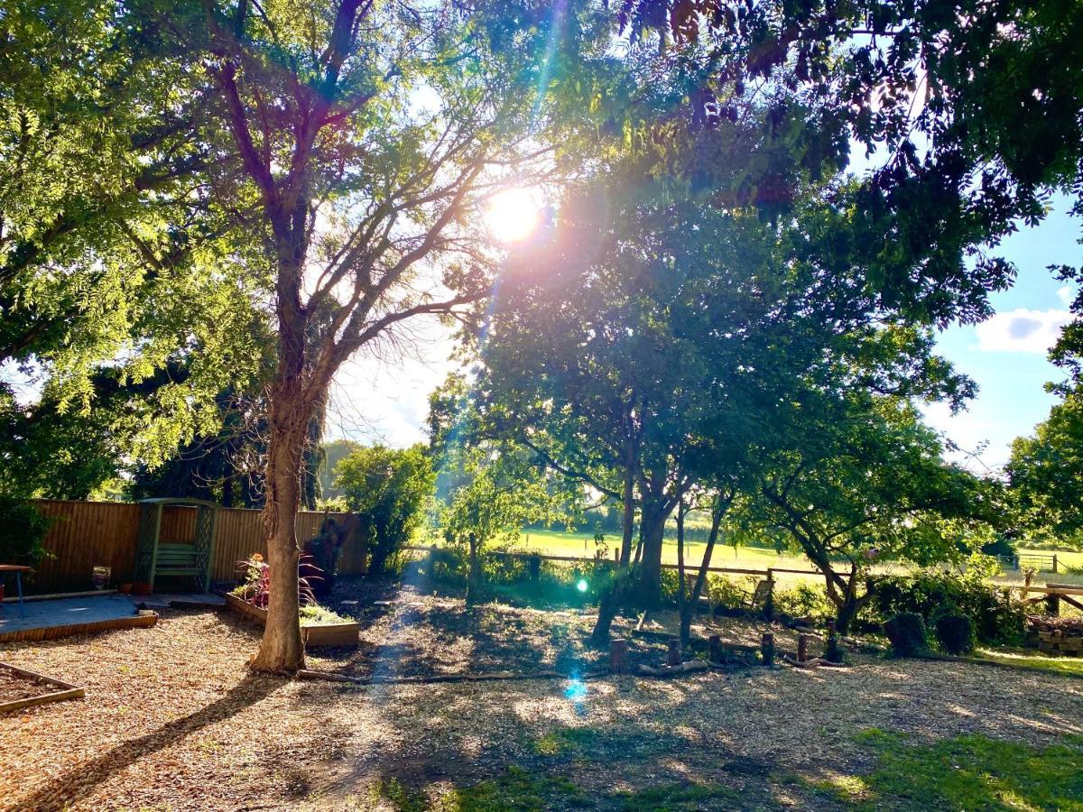 Holiday home Holly Tree - 3 Bedrooms And Large Garden With Optional Glamping Double Outside