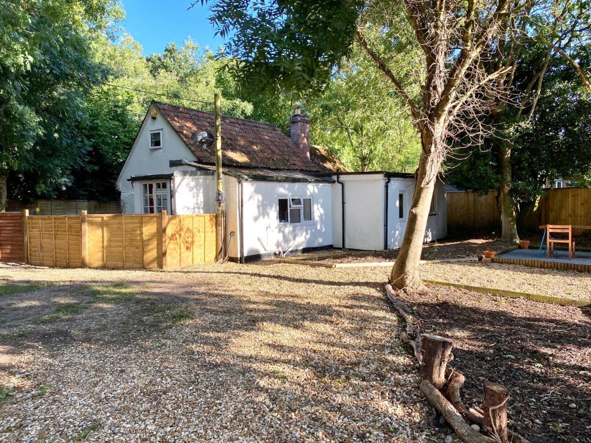 Holly Tree - 3 Bedrooms And Large Garden With Optional Glamping Double Outside Lymington