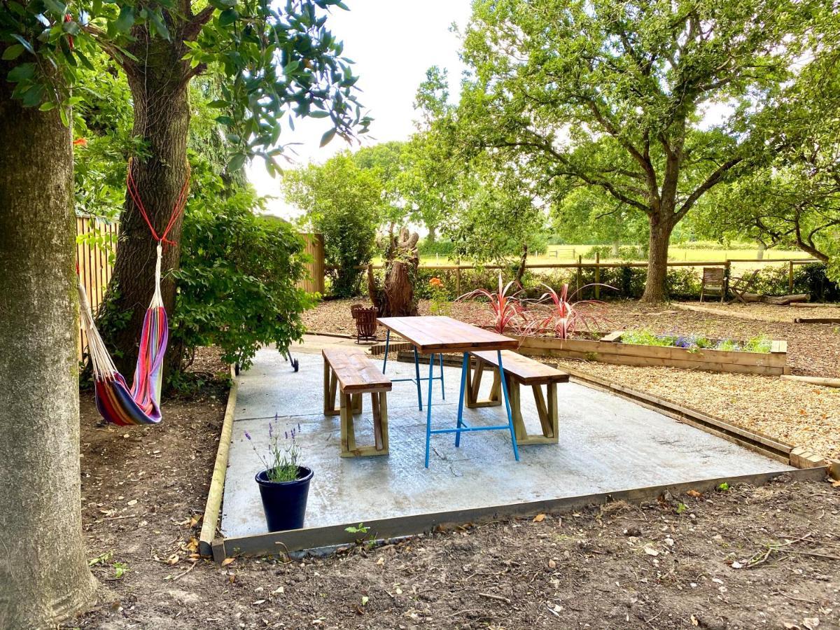Holiday home Holly Tree - 3 Bedrooms And Large Garden With Optional Glamping Double Outside Lymington