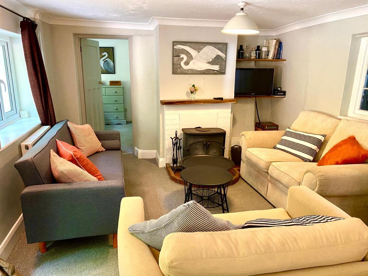 Holly Tree - 3 Bedrooms And Large Garden With Optional Glamping Double Outside *