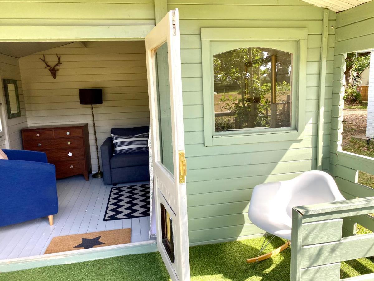 Holly Tree - 3 Bedrooms And Large Garden With Optional Glamping Double Outside Holiday home *