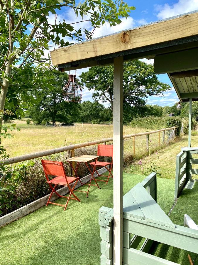 Holiday home Holly Tree - 3 Bedrooms And Large Garden With Optional Glamping Double Outside *